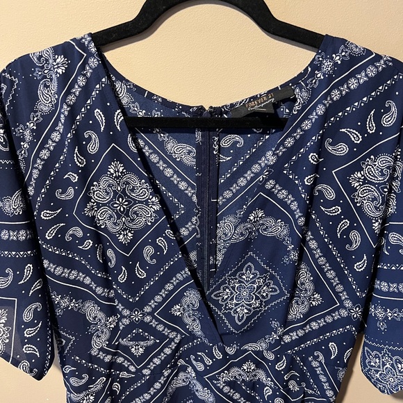 Forever 21 Contemporary Navy & White Geometric Paisley/Floral Print Maxi Dress - Picture 4 of 16